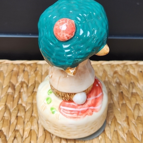 VINTAGE 1988 Schmid Old Benjamin Bunny Music Box Ceramic Figurine Beatrix Potter - Picture 9 of 12